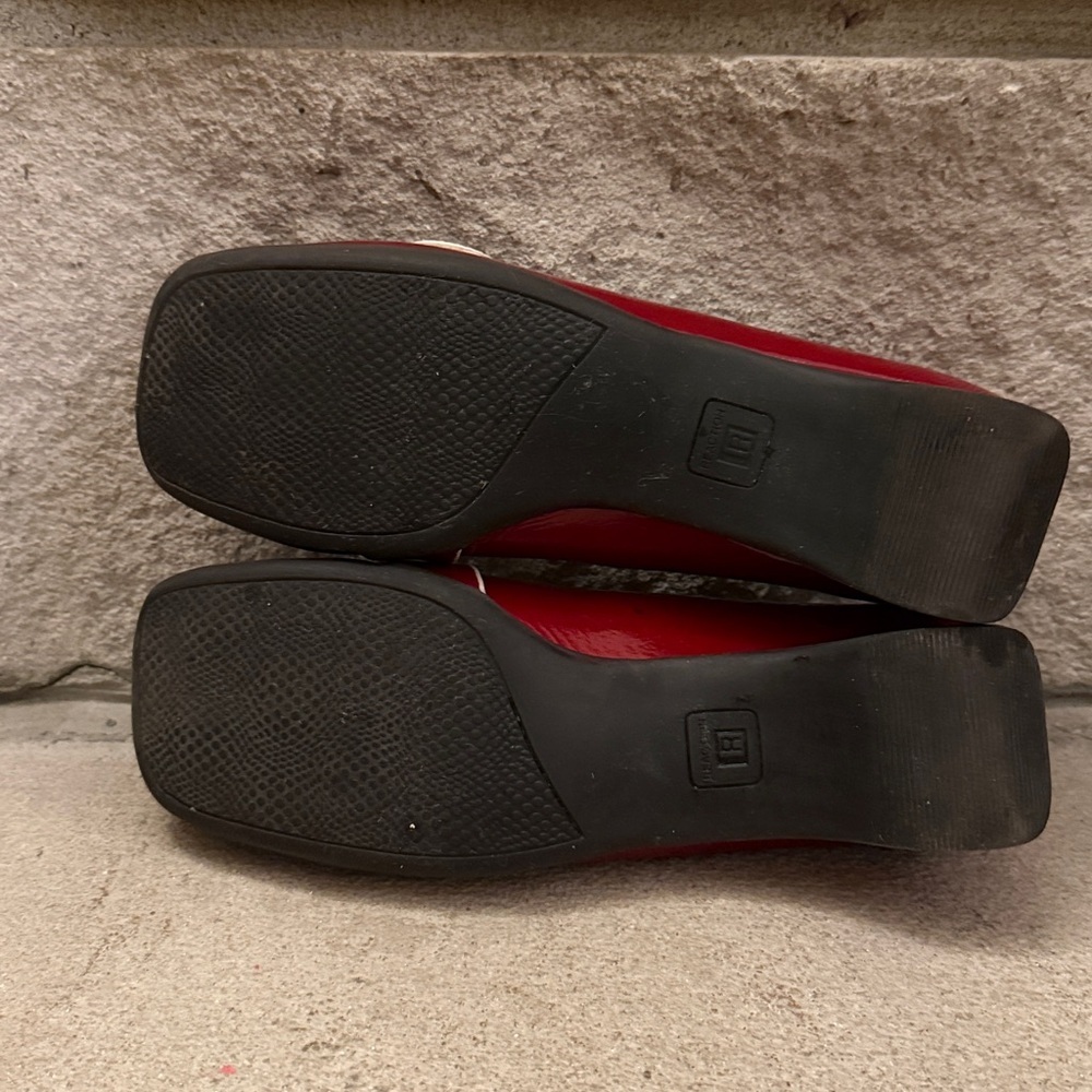 “Kenneth Cole Reaction Joan Shark Red Buckle Square-Toe Loafers - Picture 7 of 7